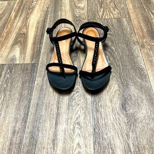 Clarks sandals. Color: black and gold beads